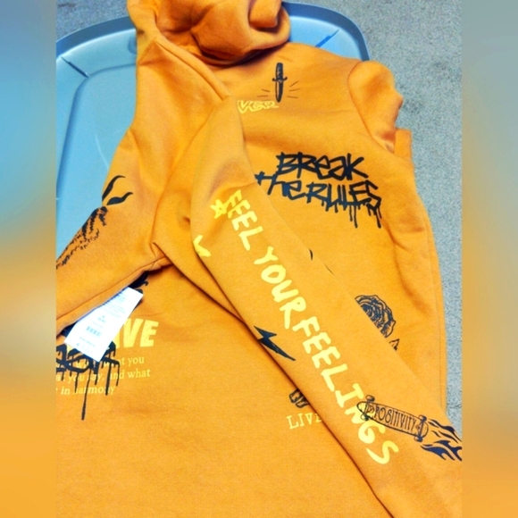 Graphic Hoodie offers welcome - Picture 3 of 14